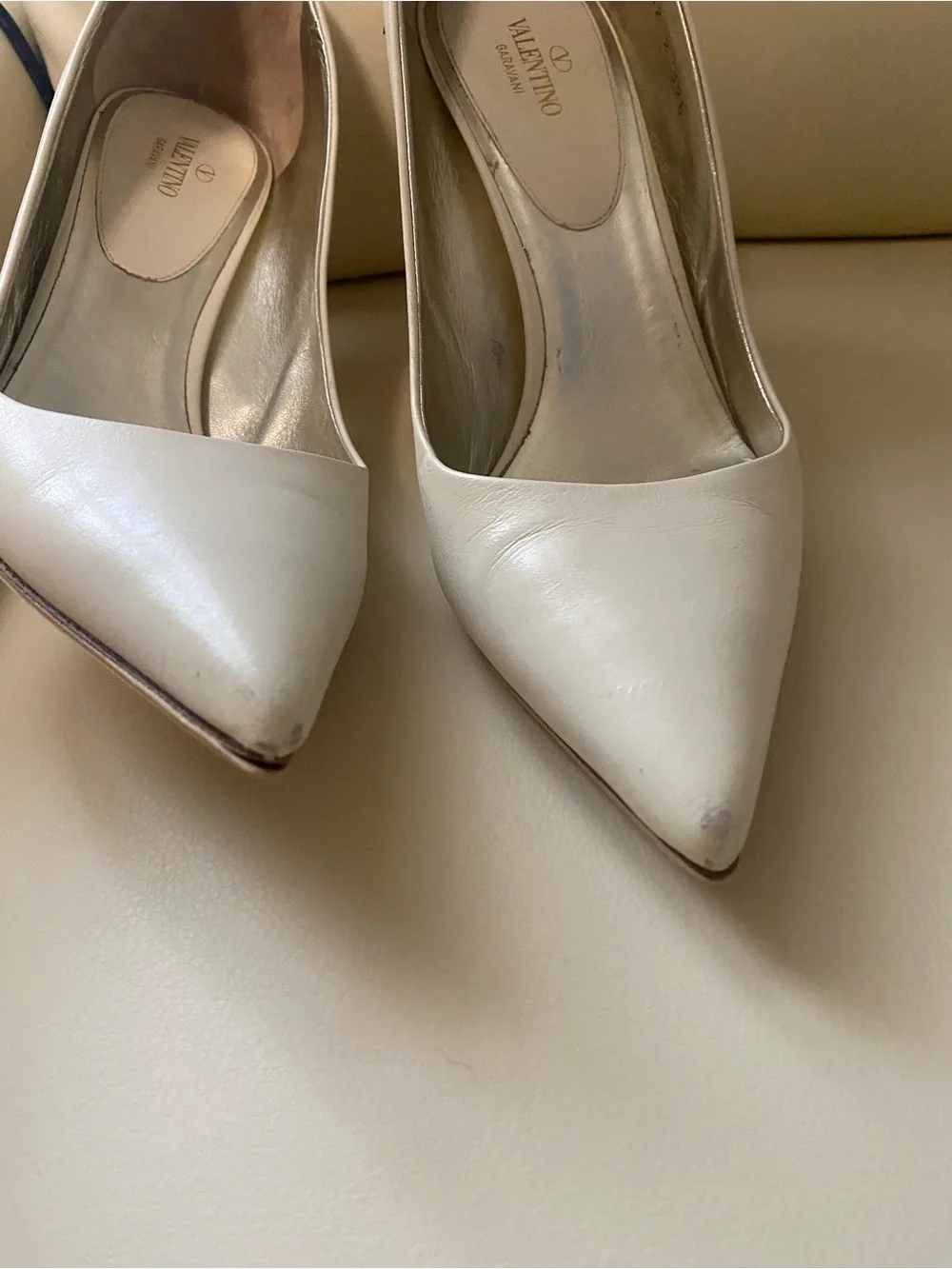 Valentino Garavani Cream White Leather Pointed-Toe Pumps Flaws